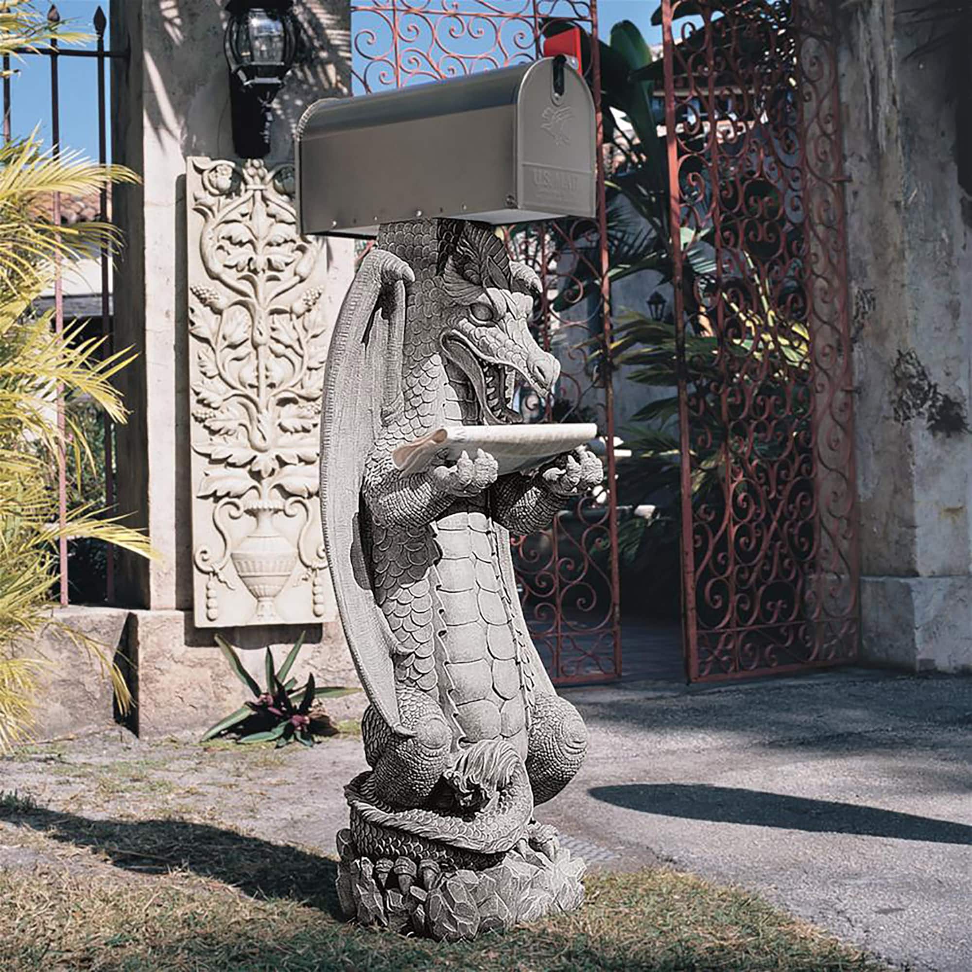 Design Toscano Zippy, the Dragon Sculptural Mail Post